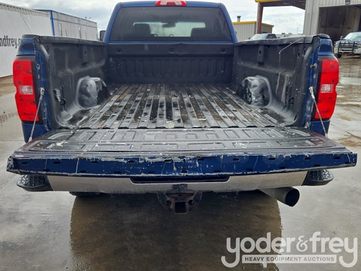 2015-chevrolet-silverado-2500-image-15