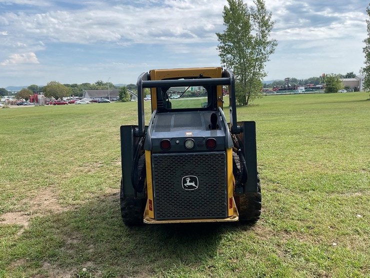 2010-deere-318d-image-6