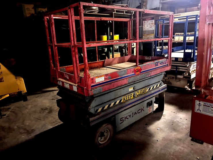#146-•-skyjack-sjii-4620-electric-scissor-lift-image-1
