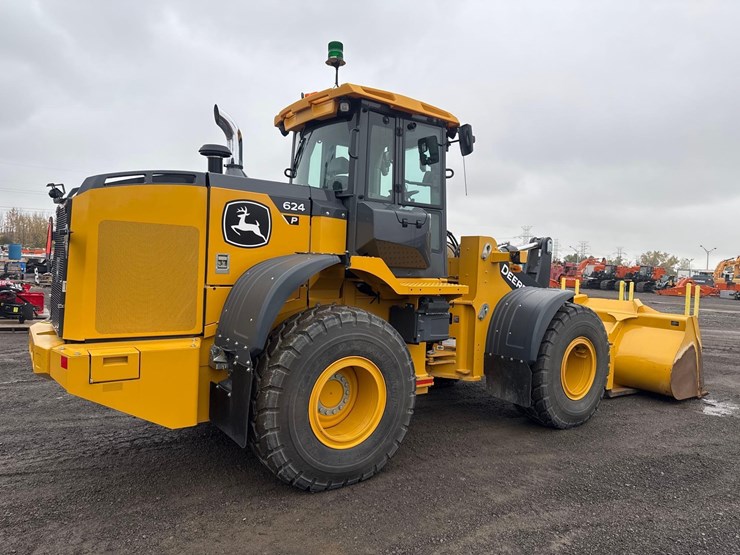 2024-john-deere-624-image-7