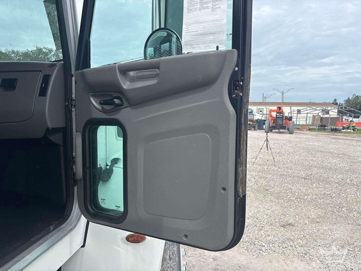2019-peterbilt-330-24ft.-s/a-flatbed-truck-image-40