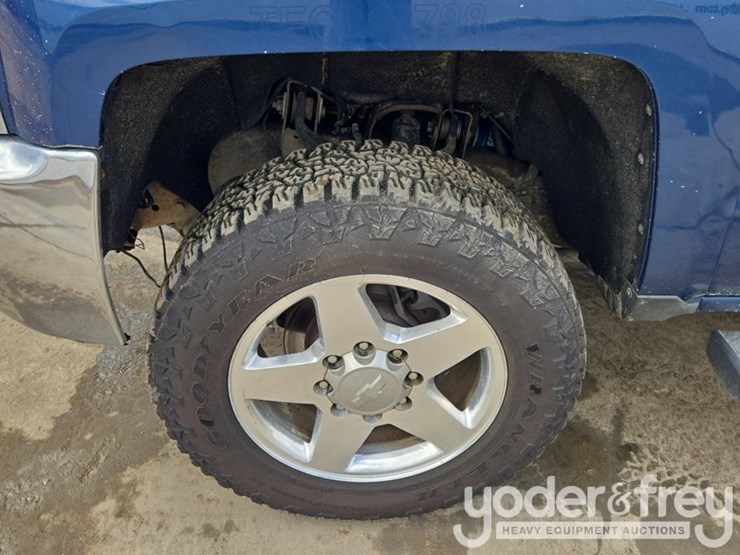 2015-chevrolet-silverado-2500-image-9