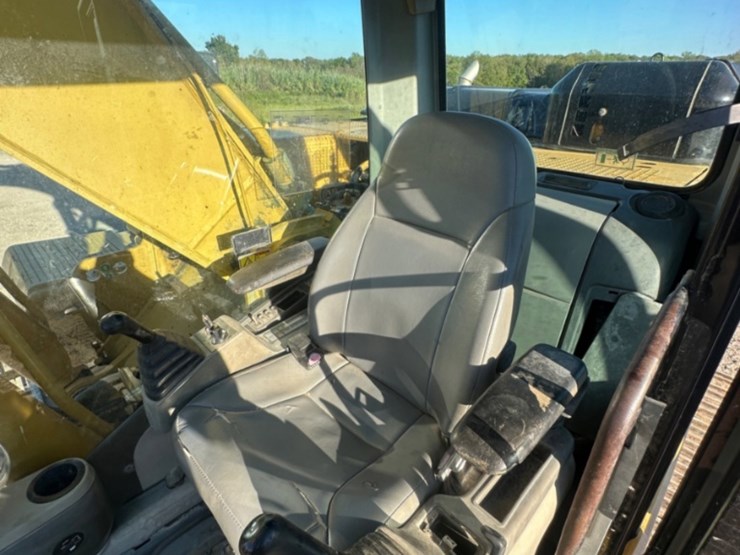 2007-caterpillar-330d-image-21