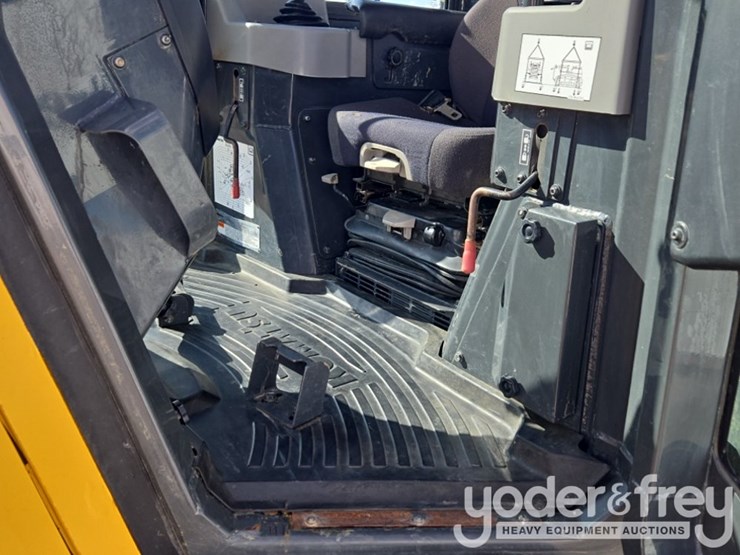 2023-komatsu-d61px-image-51