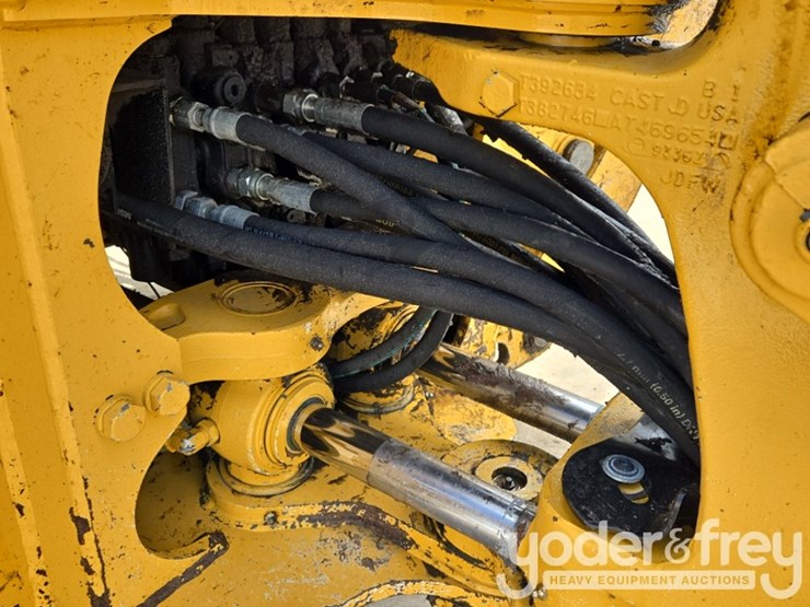2020-deere-310sl-image-26