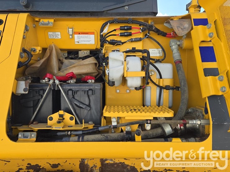2023-komatsu-d61px-image-33