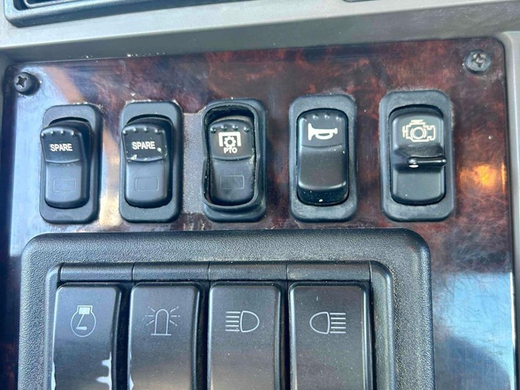 2018-kenworth-t300-image-51