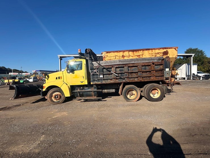 2004-sterling-l9500-image-6