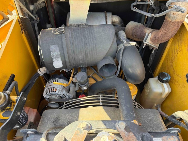2005-john-deere-325-image-18