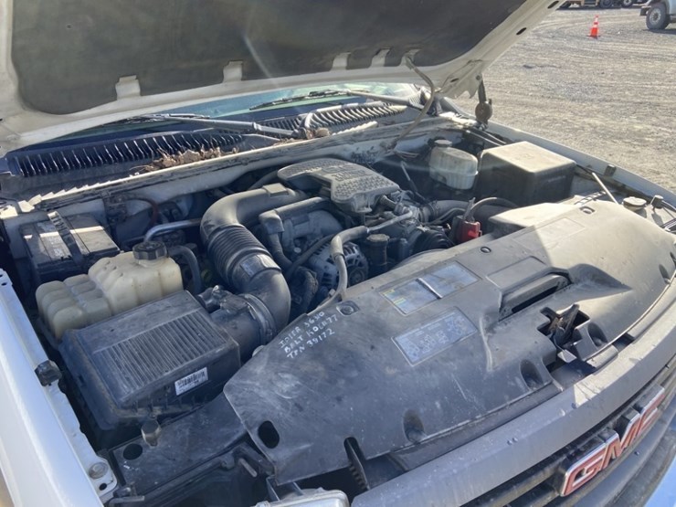 2004-gmc-sierra-3500-image-40