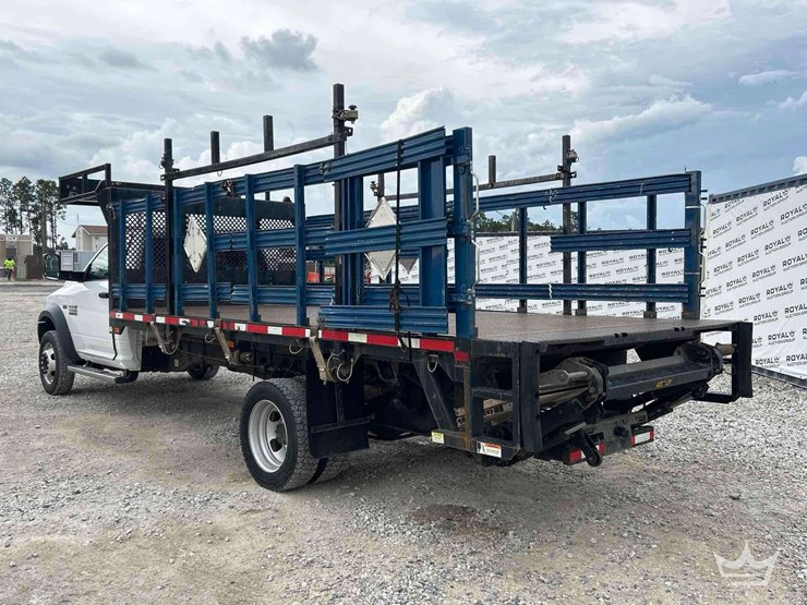 2018-ram-5500-4x4-palfinger-stake-bed-gas-cylinder-delivery-truck-image-41