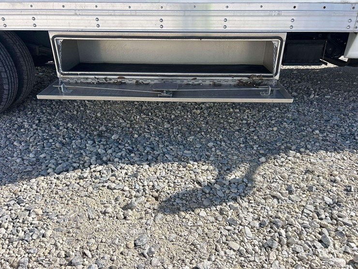 2016-ford-e-450-mobile-command-center-image-16