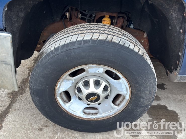 2015-chevrolet-silverado-2500-image-9