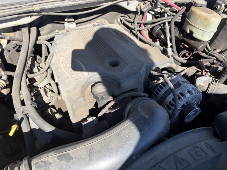 2002-chevrolet-silverado-3500-image-12