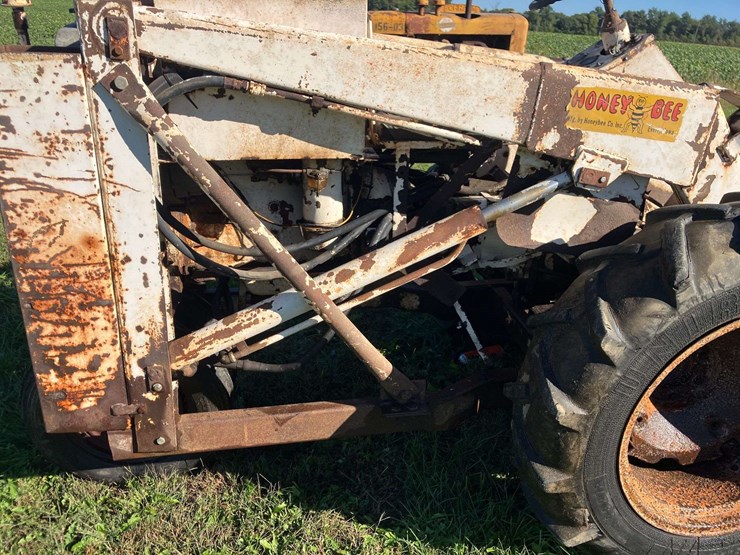 honey-bee-loader-tractor-image-2