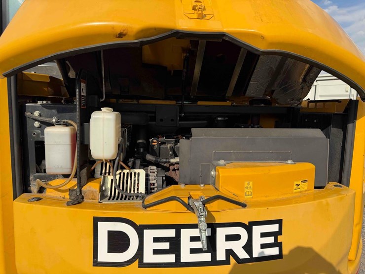 2019-deere-75g-image-21