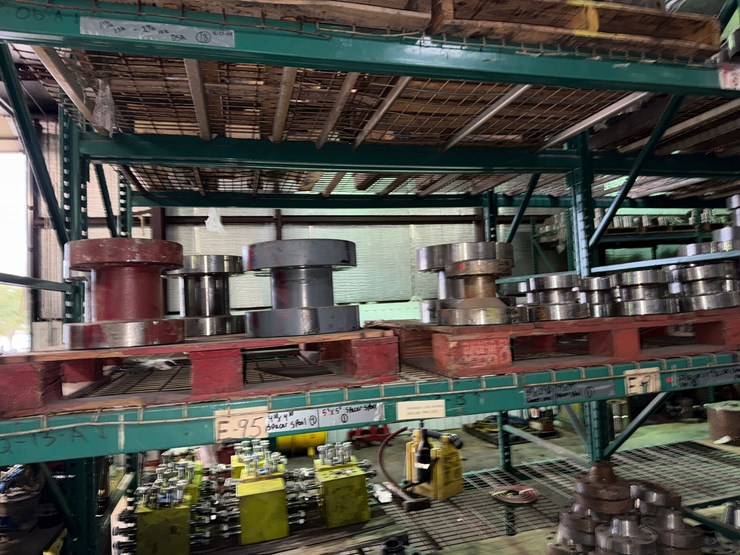 section-of-(18)-1-13/16”-15m-x-2-9/16”-10m-dsa’s-(14)-size-range-1-13/16”---7-1/16”-3m-10m-spacer-spools-&-x-over’s-image-3