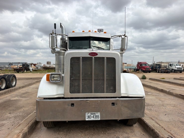 2012-peterbilt-367-image-2