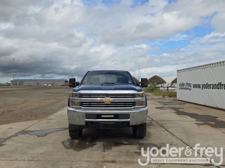 2015-chevrolet-silverado-2500-image-8
