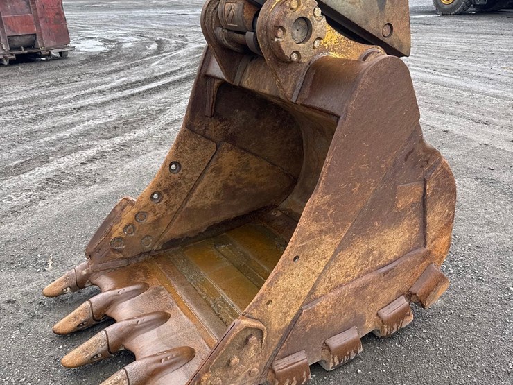 2024-john-deere-350-image-14