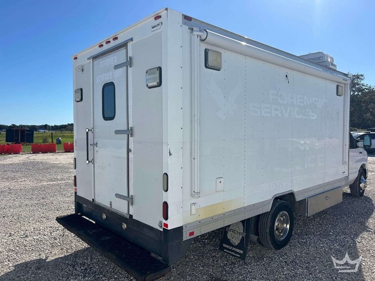 2016-ford-e-450-mobile-command-center-image-3