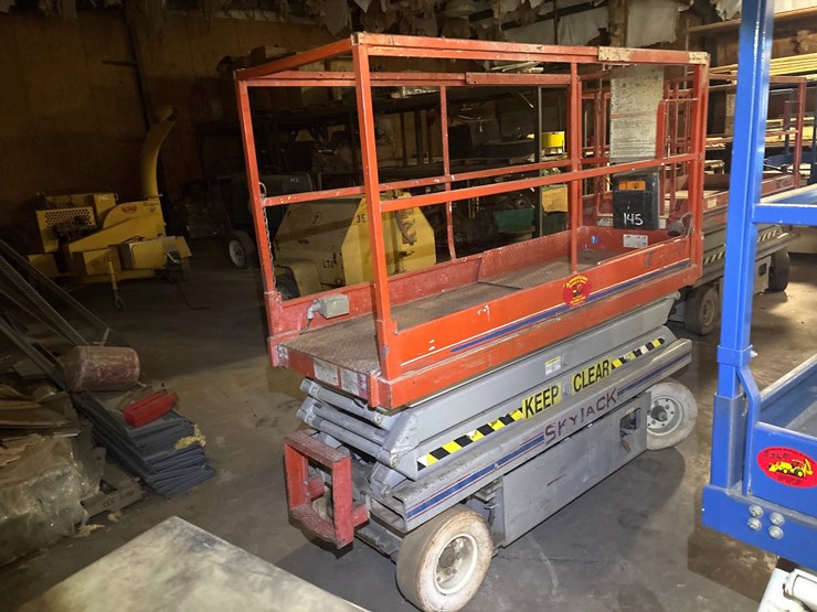 #145-•-skyjack-sj3220-20-ft-electric-scissor-lift-image-1