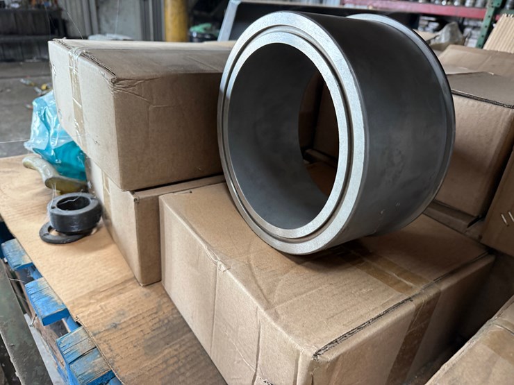 shelf-w/-(12+)-7-1/16”-15k-wp-gate-valve-seats-&-gates-image-3