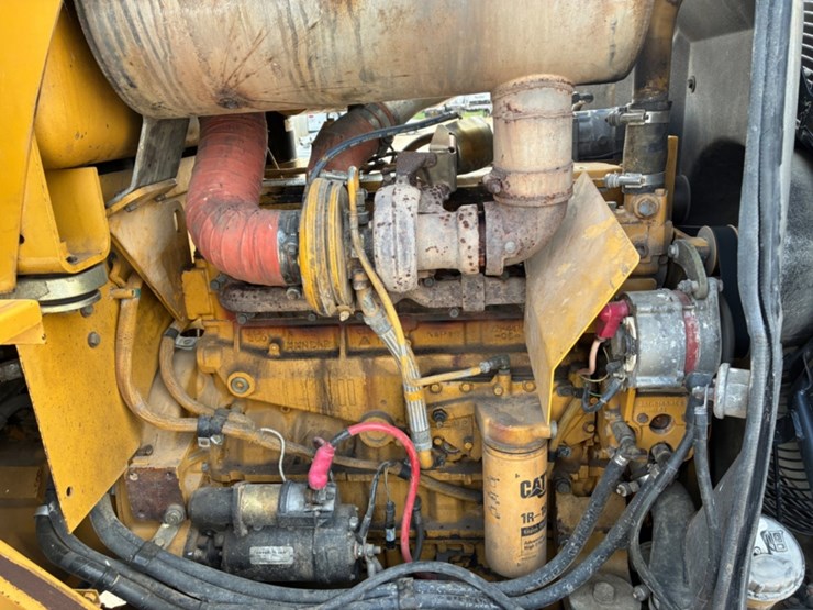 2004-caterpillar-938g-image-12