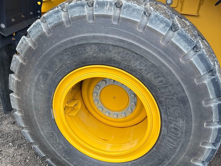 2024-john-deere-624-image-27