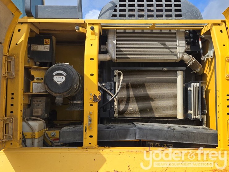 2015-komatsu-pc210-image-31
