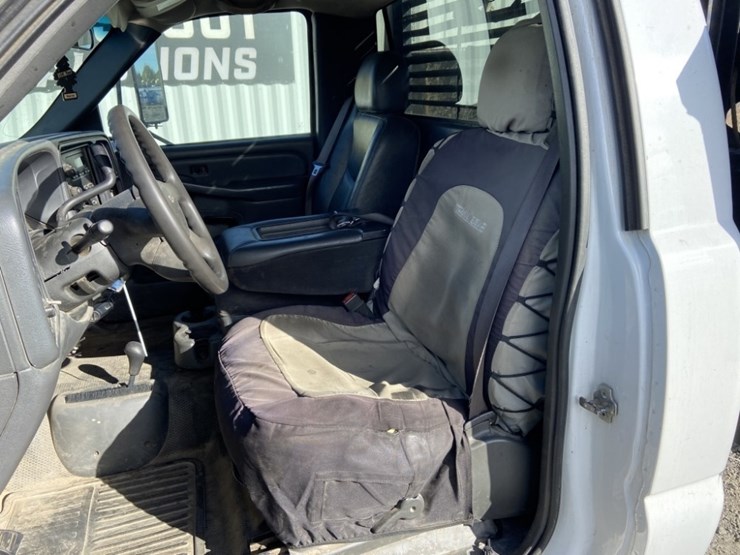 2004-gmc-sierra-3500-image-14