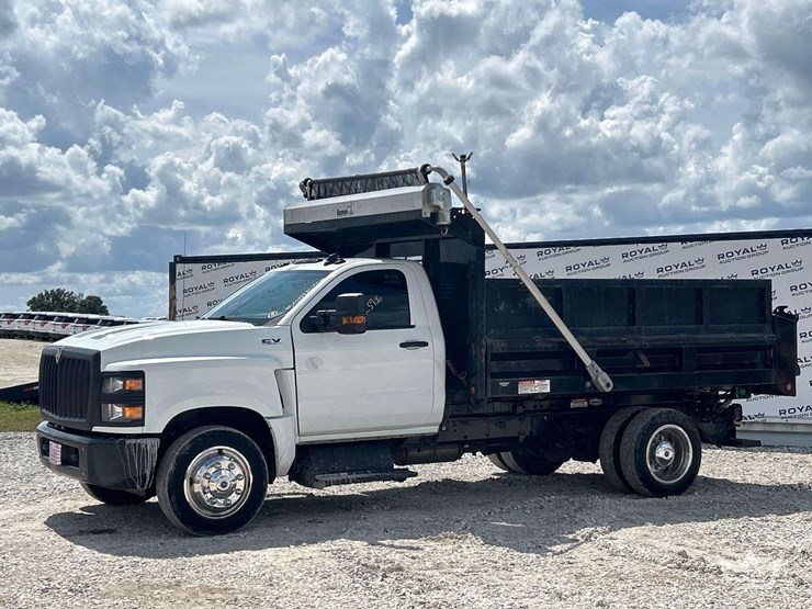 2019-international-cv515-s/a-landscape-dump-truck-image-1