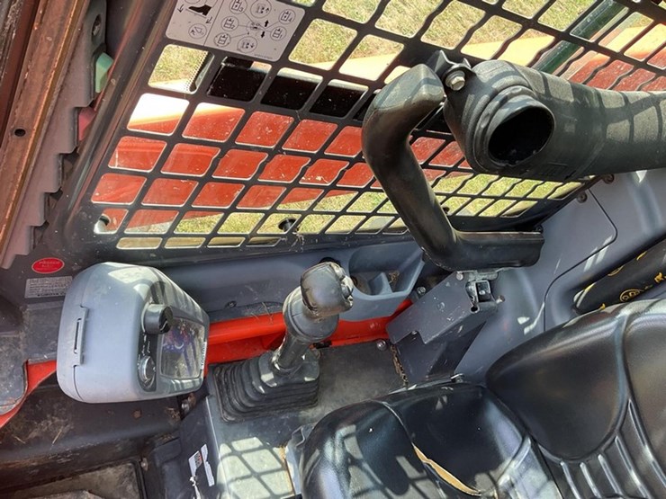 2017-kubota-ssv65-image-16
