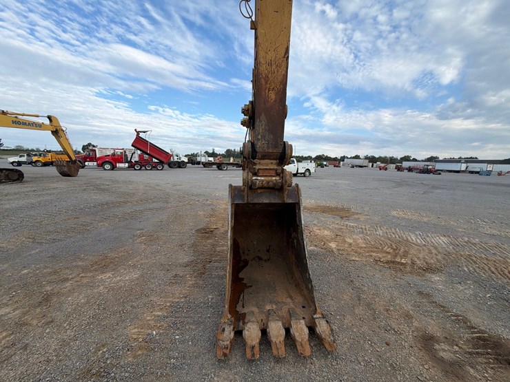 caterpillar-320-image-4