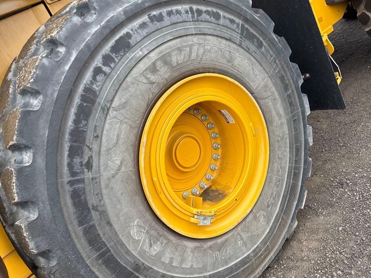 2024-deere-844-p-tier-image-31