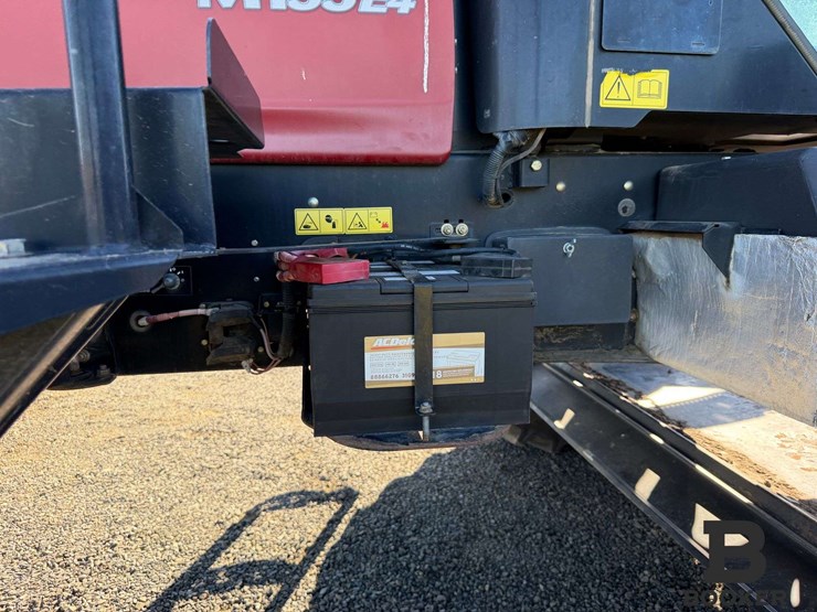 2016-macdon-m155e4-windrower-image-52