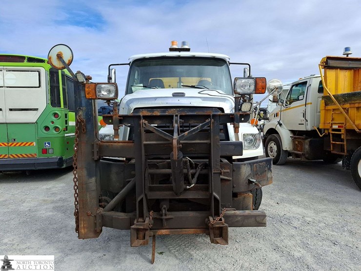 non-operable-2014-freightliner-114-sd-t/a-sander-dump-truck-image-2