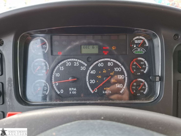 non-operable-2014-freightliner-114-sd-t/a-sander-dump-truck-image-7