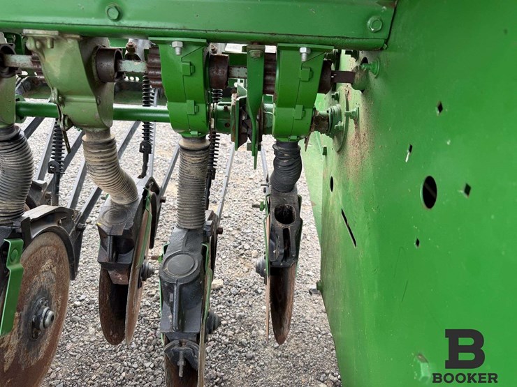 john-deere-8300-grain-drill-image-34