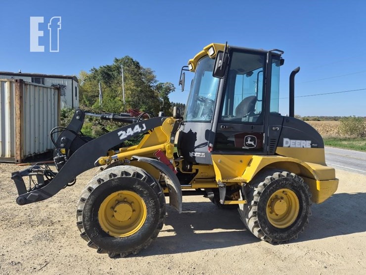 2012-deere-244j-image-11