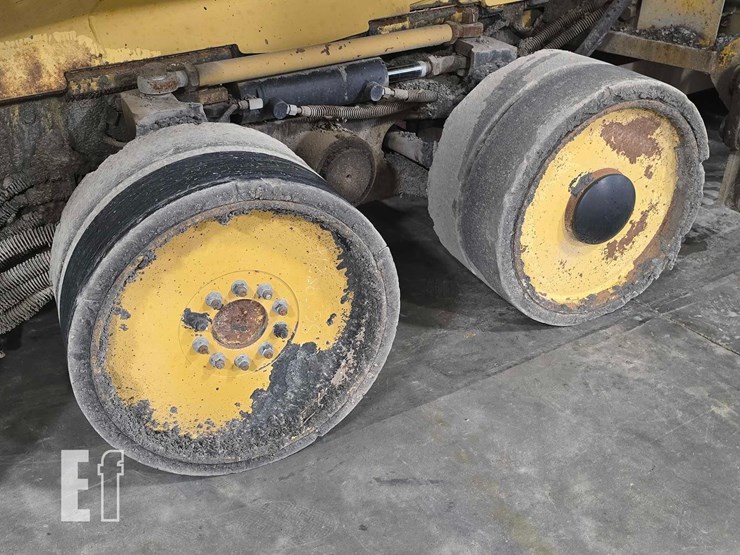 2016-caterpillar-ap-600f-image-24