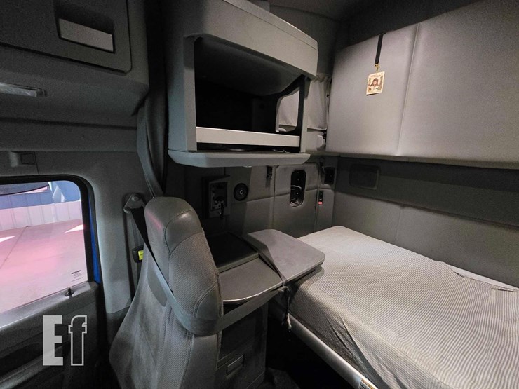 2017-kenworth-t680-image-17