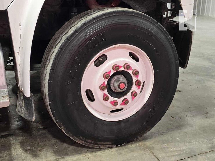 2010-freightliner-business-class-m2-106-image-25