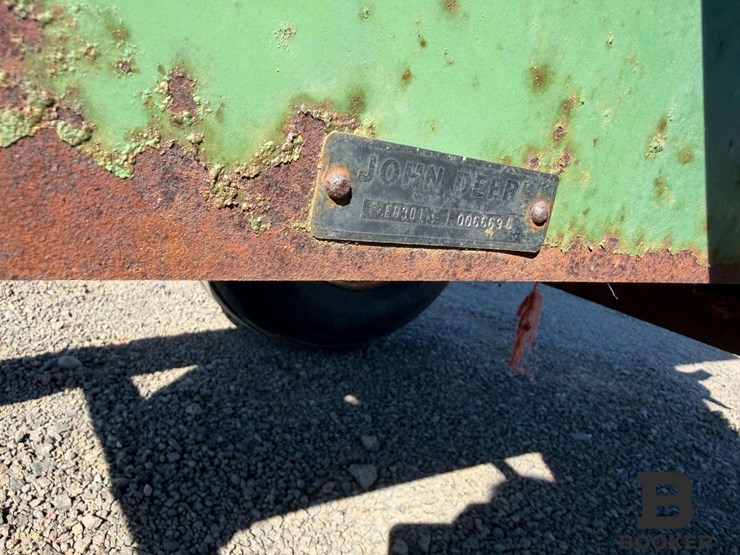 john-deere-301-fertilizer-spreader-image-13