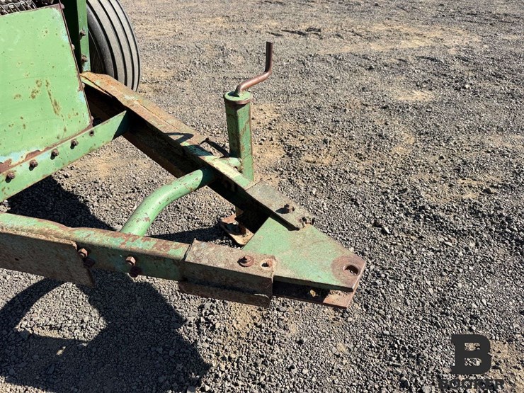 john-deere-301-fertilizer-spreader-image-8
