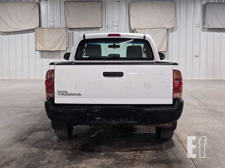 2013-toyota-tacoma-image-8