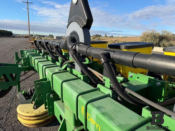 john-deere-1700-planter-image-19