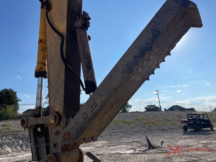 2014-komatsu-pc240-lc-10-image-13