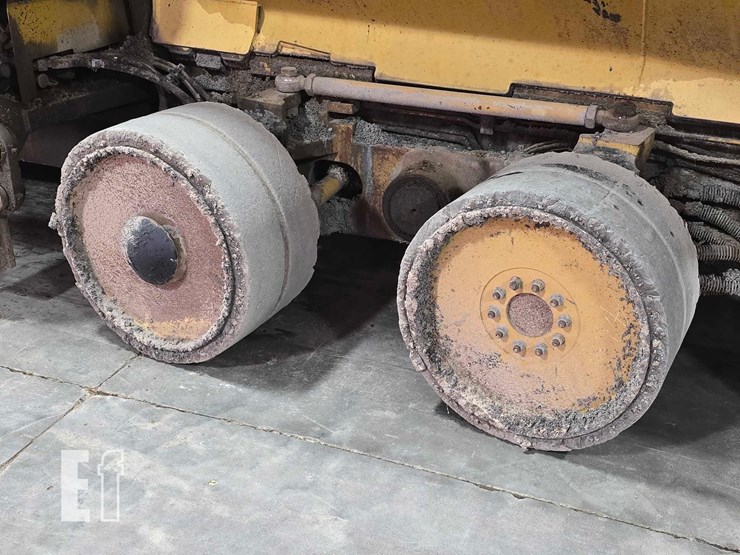 2016-caterpillar-ap-600f-image-25
