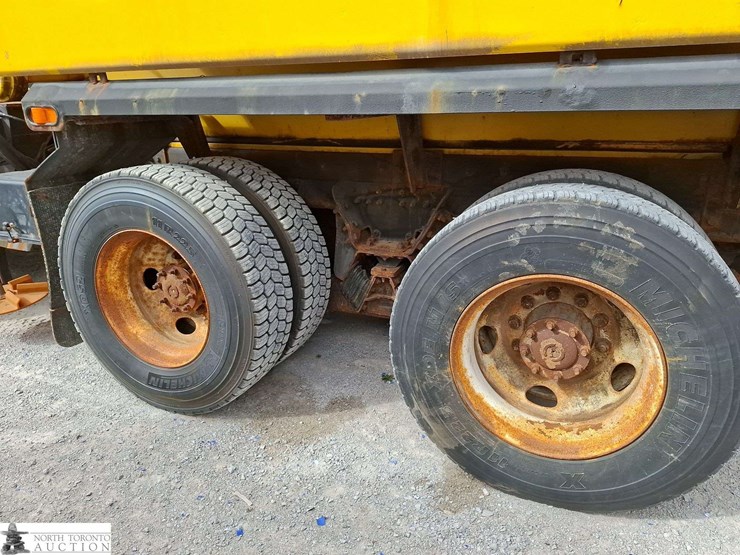 non-operable-2014-freightliner-114-sd-t/a-sander-dump-truck-image-26